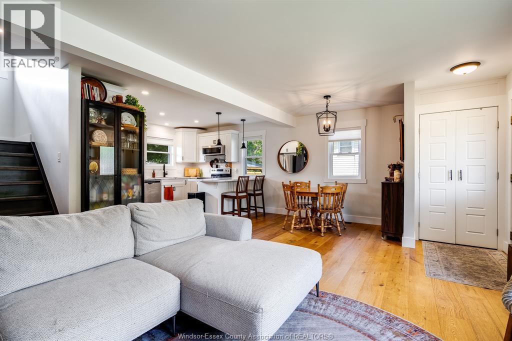 Photo 6 of 43 Danforth Ave, Leamington ON
