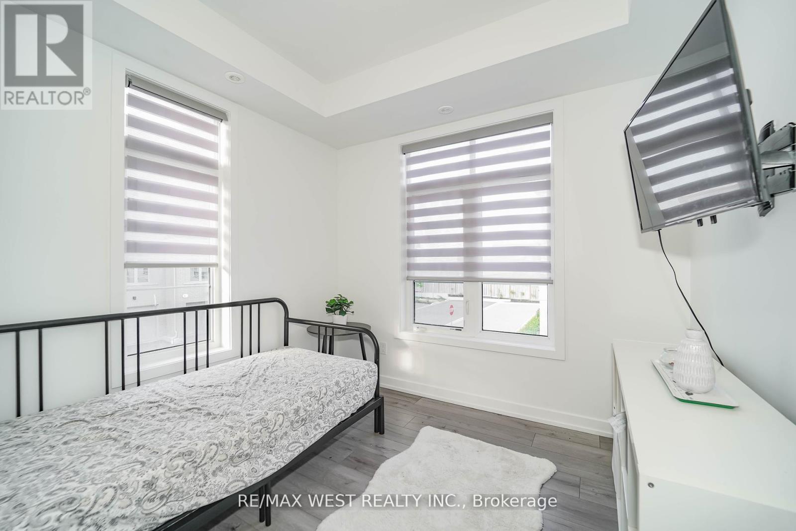 Photo 10 of 1001 1655 Palmers Sawmill Road, Pickering ON