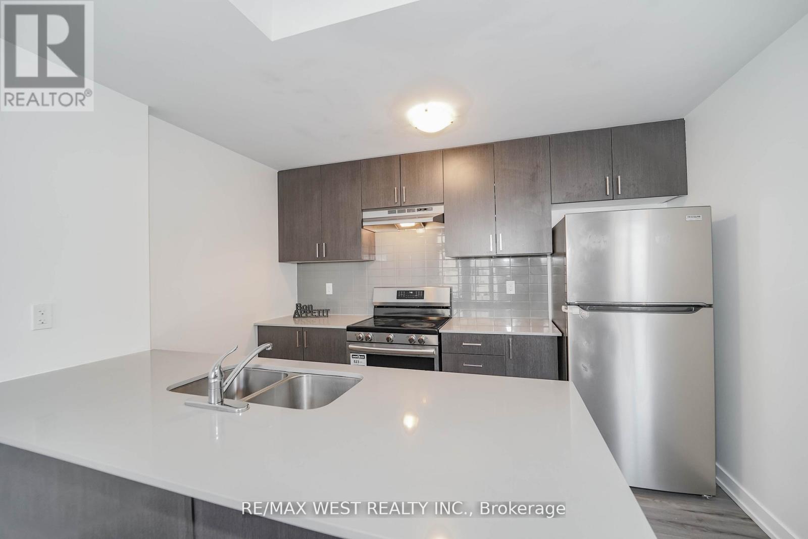 Photo 4 of 1001 1655 Palmers Sawmill Road, Pickering ON