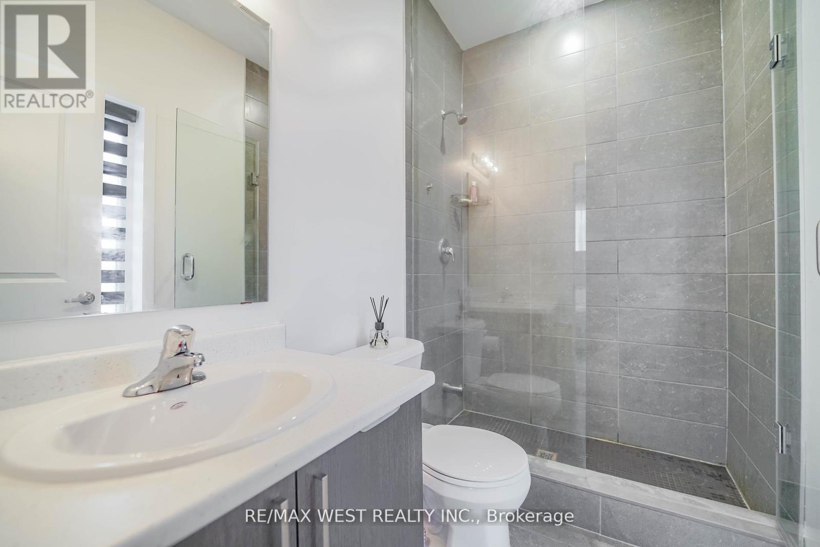 Photo 7 of 1001 1655 Palmers Sawmill Road, Pickering ON