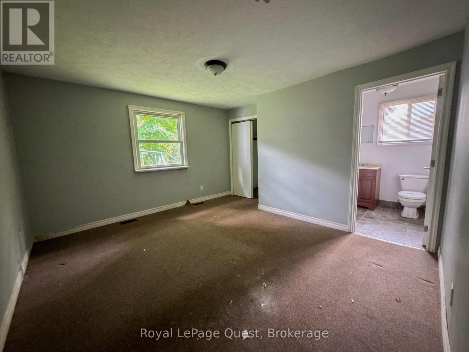Photo 10 of 231 Barnett Avenue, Midland ON