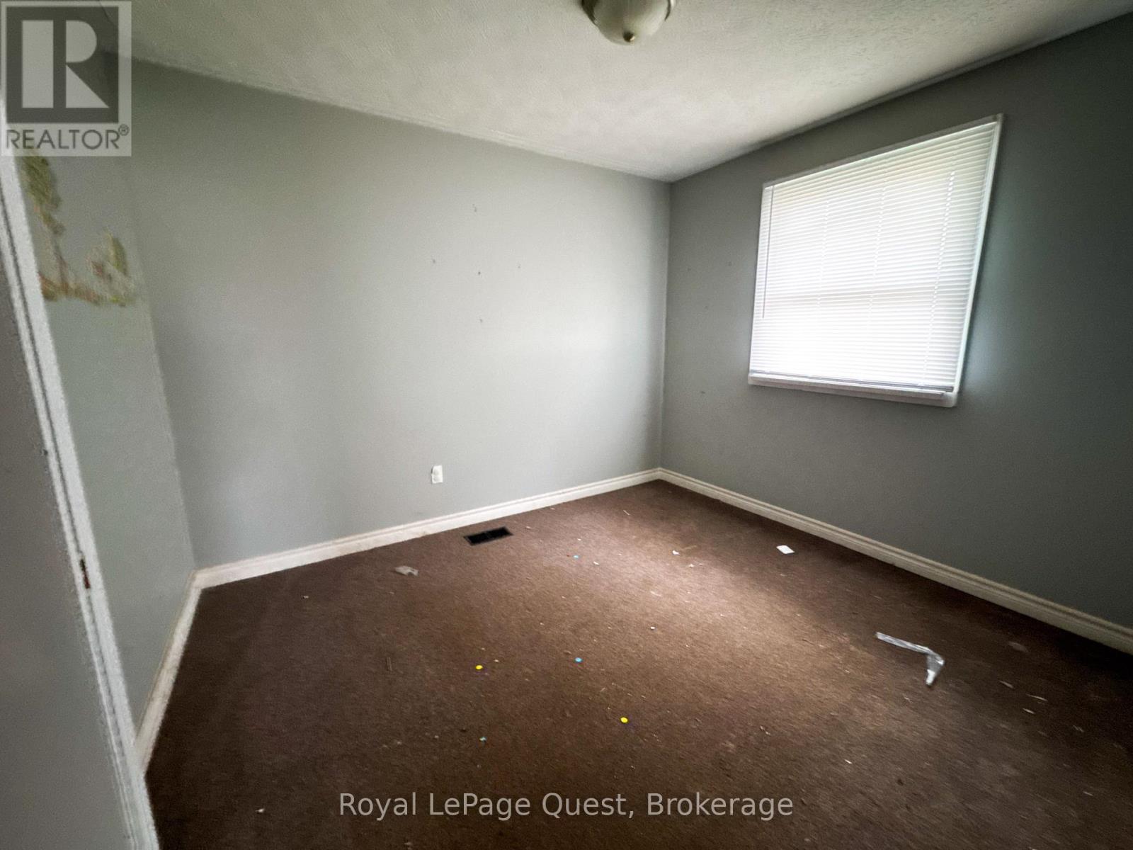 Photo 12 of 231 Barnett Avenue, Midland ON