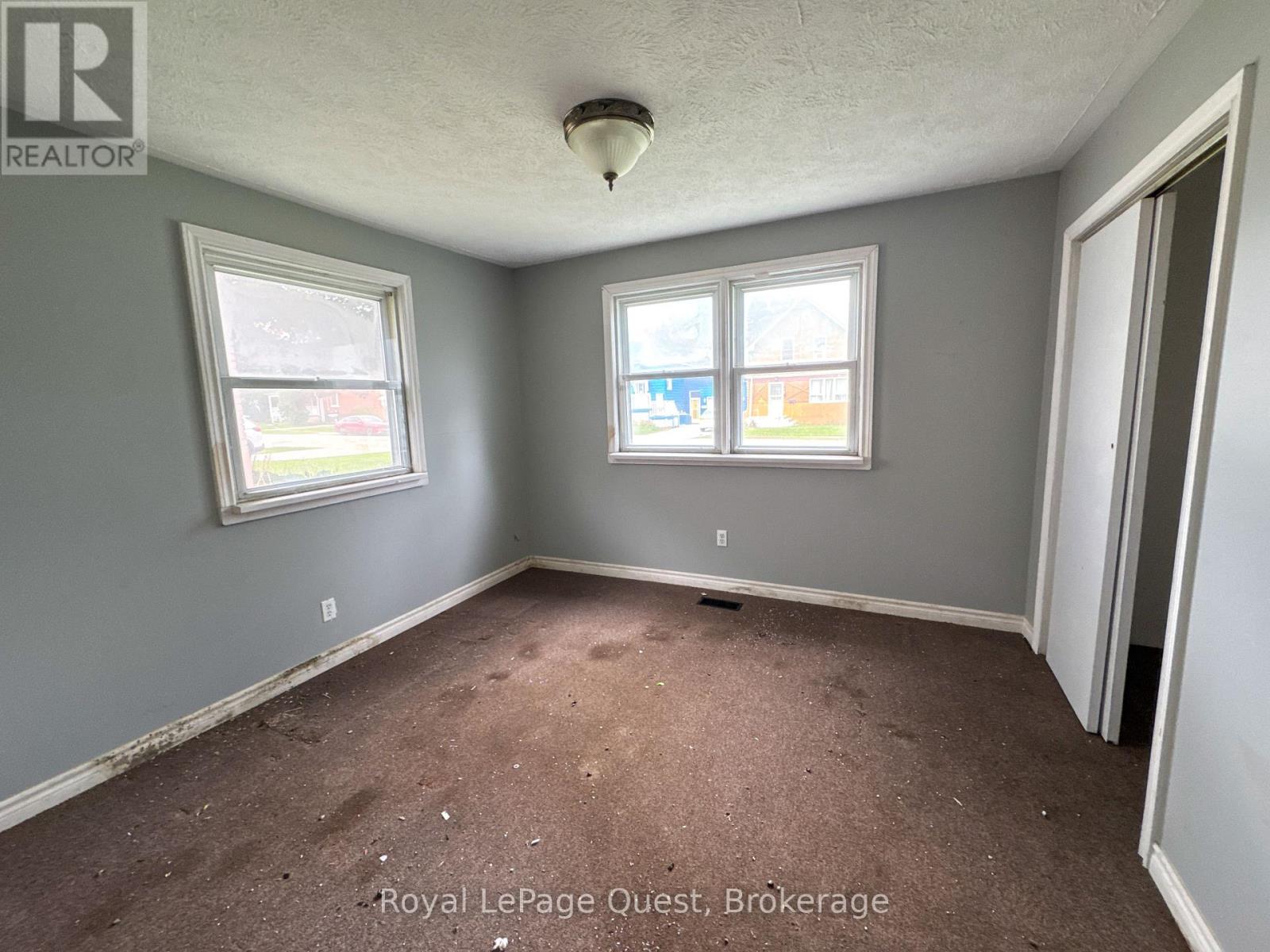 Photo 13 of 231 Barnett Avenue, Midland ON
