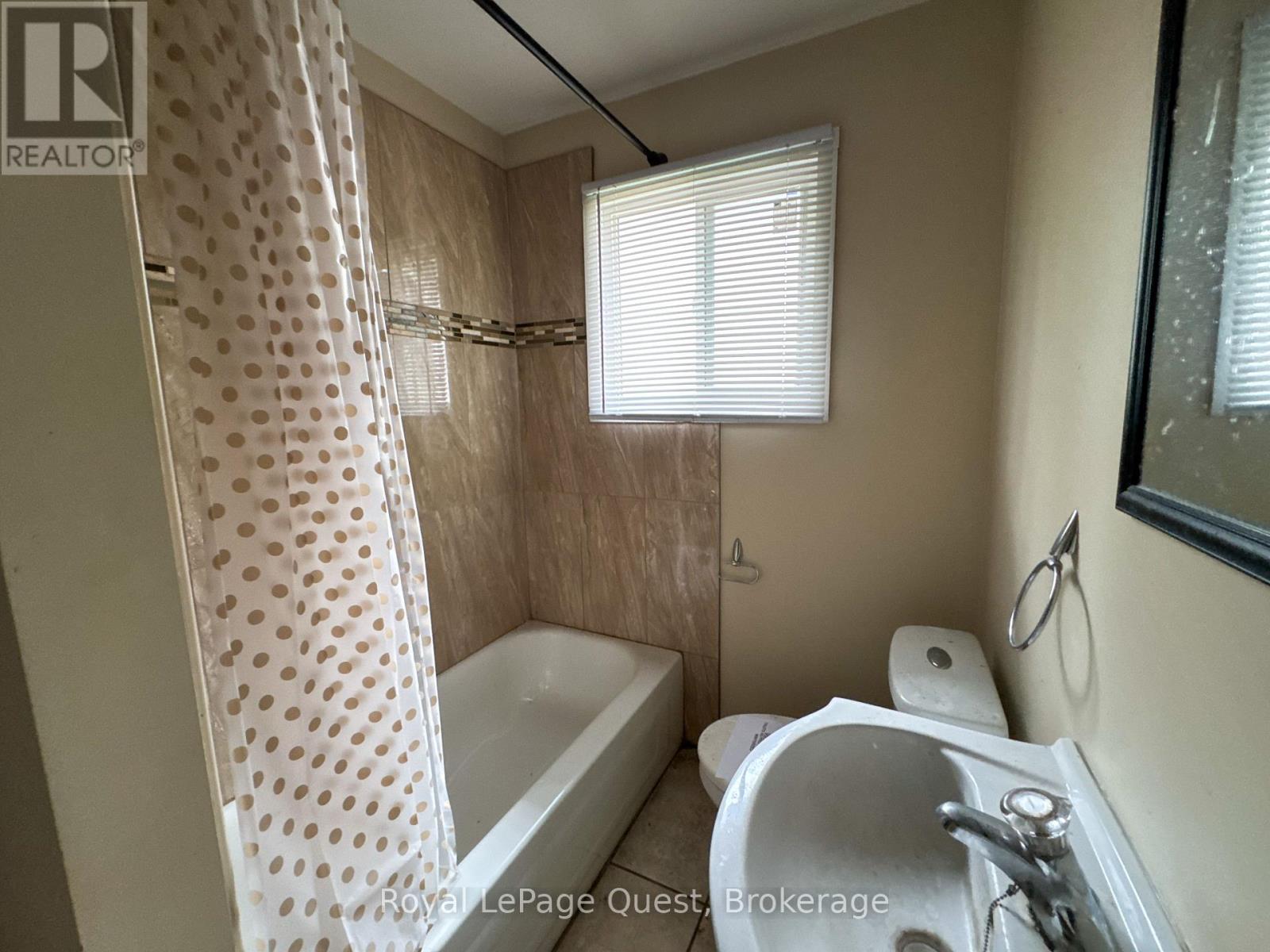 Photo 14 of 231 Barnett Avenue, Midland ON
