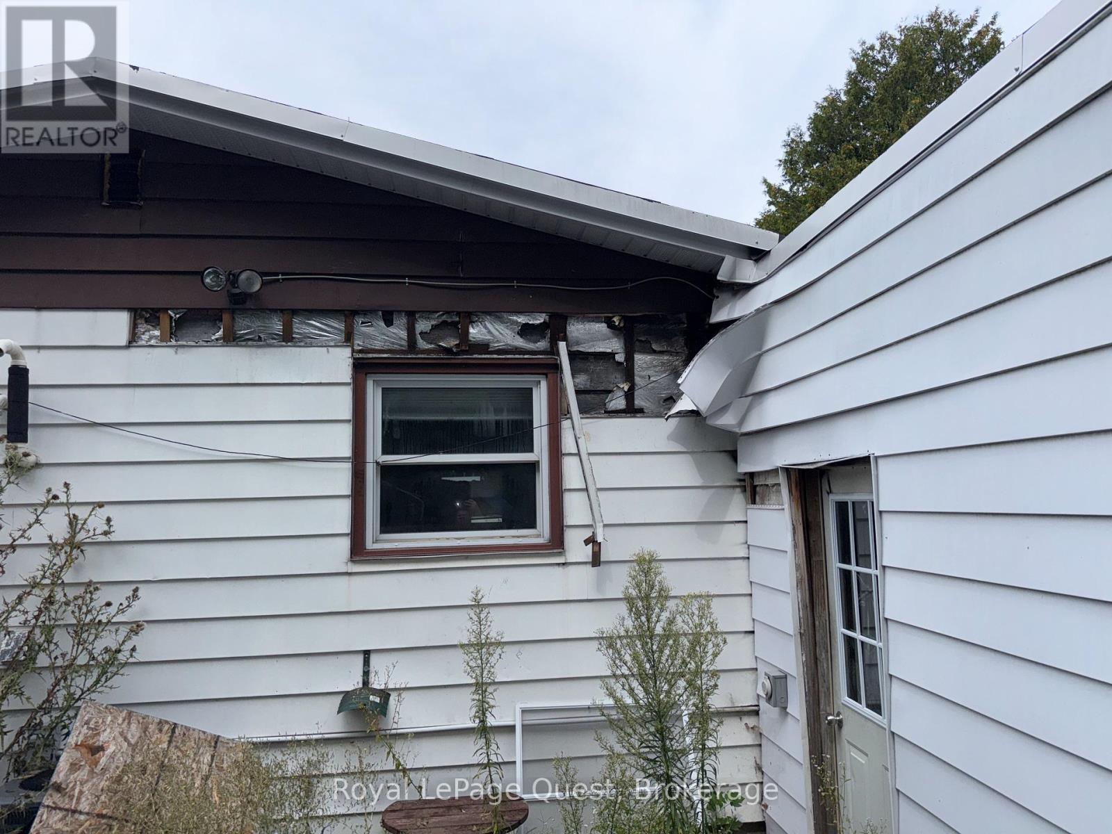 Photo 17 of 231 Barnett Avenue, Midland ON