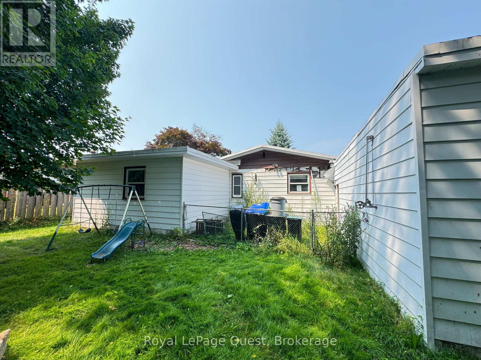 Photo 2 of 231 Barnett Avenue, Midland ON