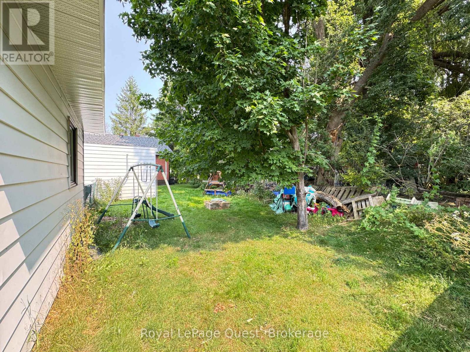 Photo 3 of 231 Barnett Avenue, Midland ON
