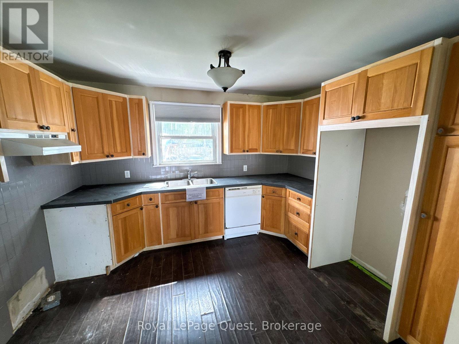 Photo 6 of 231 Barnett Avenue, Midland ON