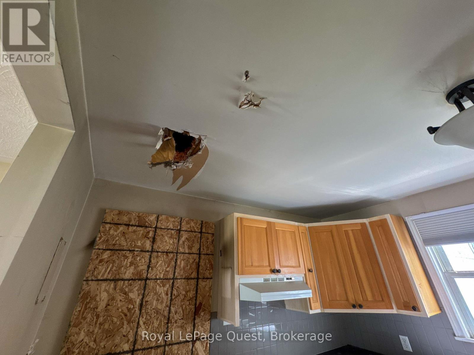 Photo 8 of 231 Barnett Avenue, Midland ON