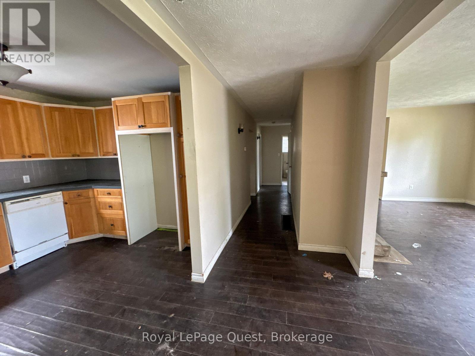 Photo 9 of 231 Barnett Avenue, Midland ON