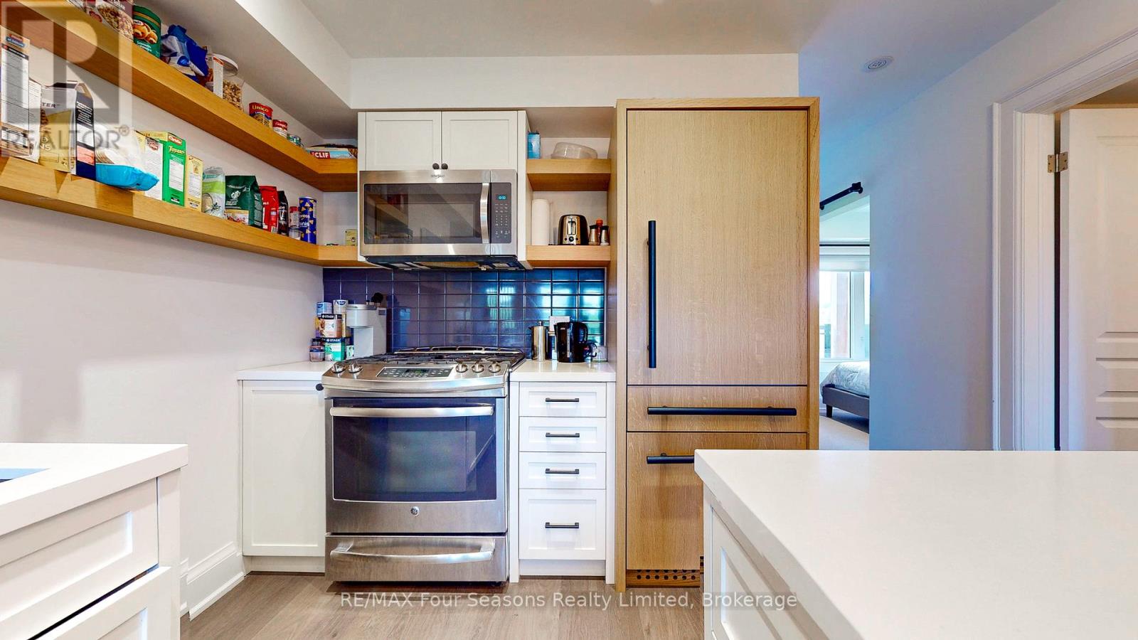 Photo 10 of 203 6 Anchorage Crescent, Collingwood ON