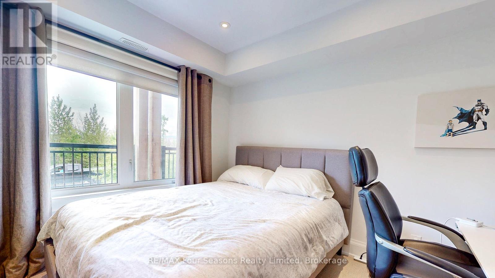 Photo 18 of 203 6 Anchorage Crescent, Collingwood ON