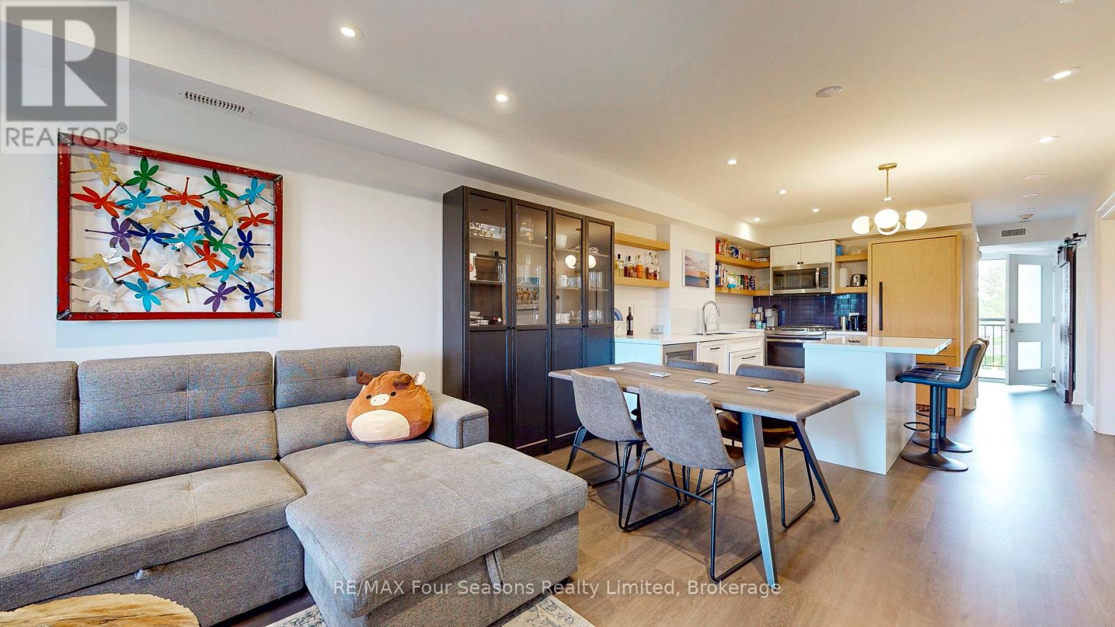 Photo 3 of 203 6 Anchorage Crescent, Collingwood ON