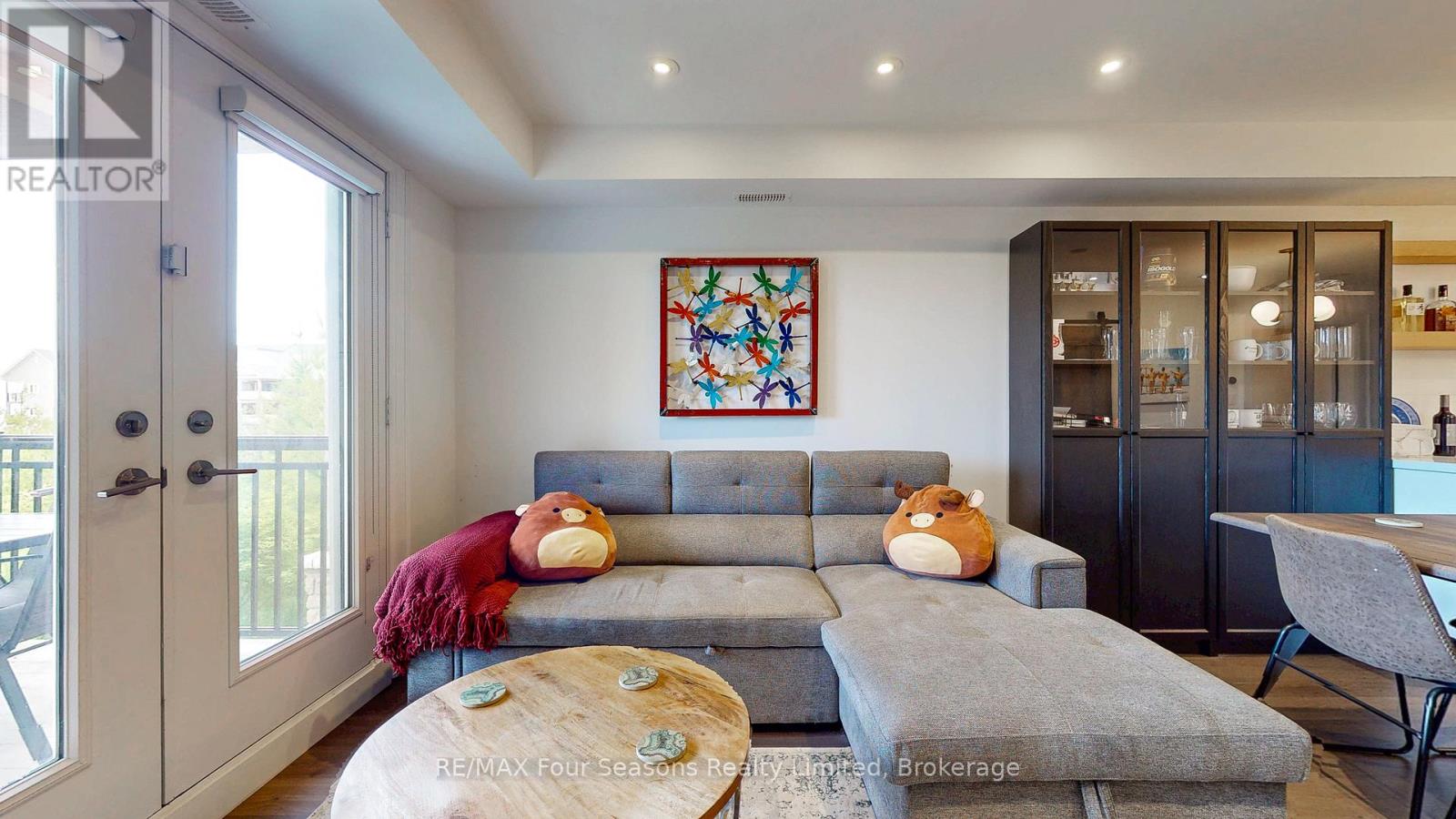 Photo 4 of 203 6 Anchorage Crescent, Collingwood ON