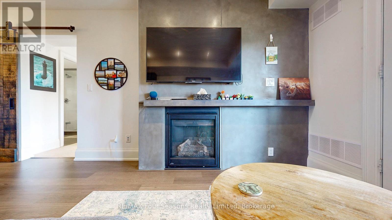 Photo 5 of 203 6 Anchorage Crescent, Collingwood ON