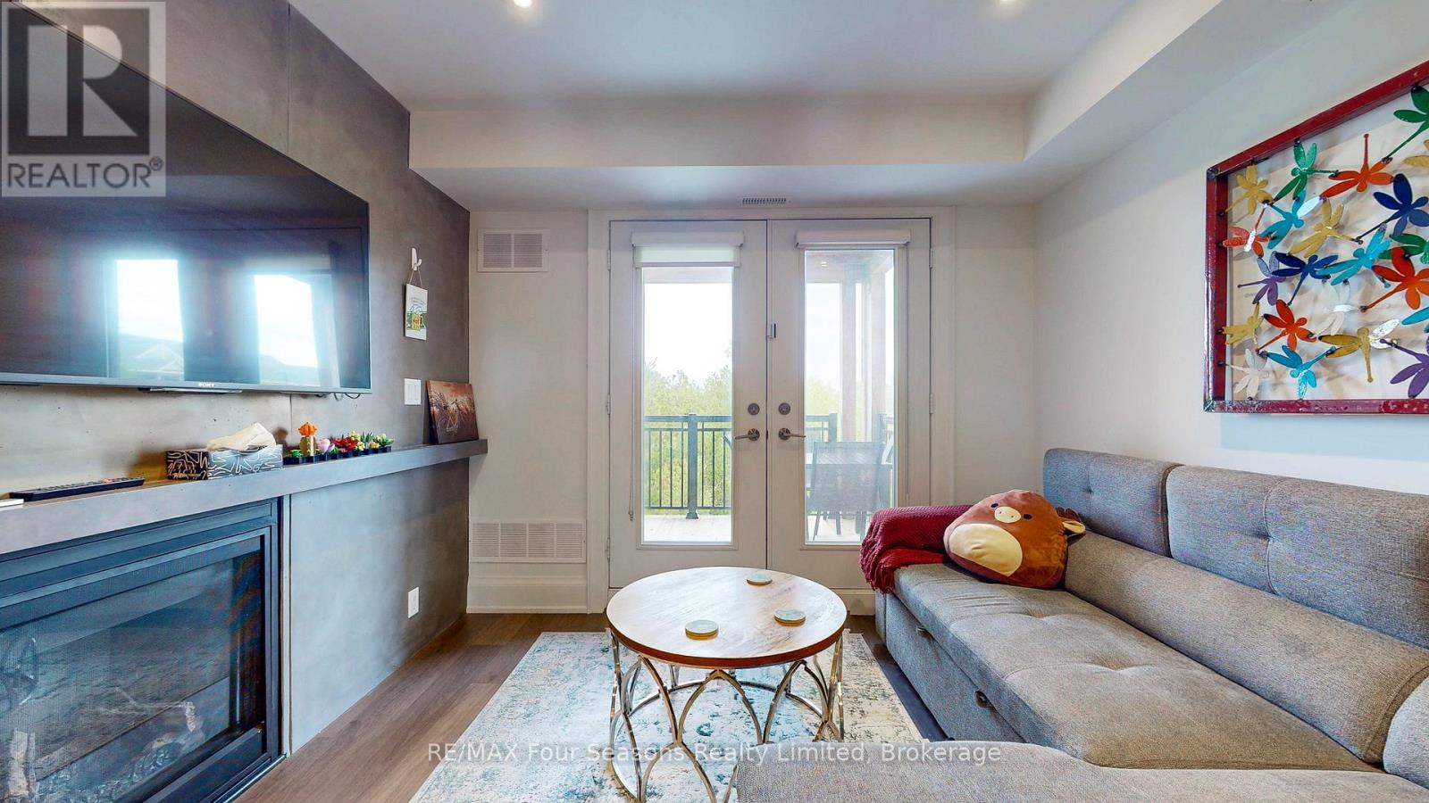 Photo 6 of 203 6 Anchorage Crescent, Collingwood ON