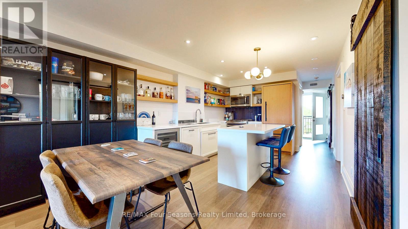 Photo 7 of 203 6 Anchorage Crescent, Collingwood ON