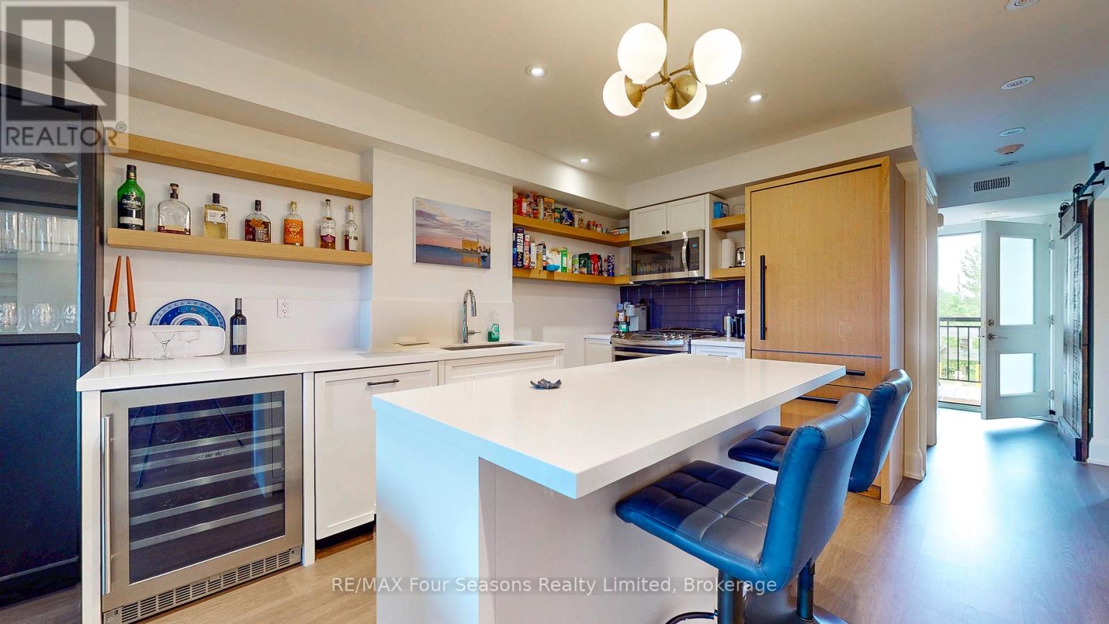 Photo 9 of 203 6 Anchorage Crescent, Collingwood ON