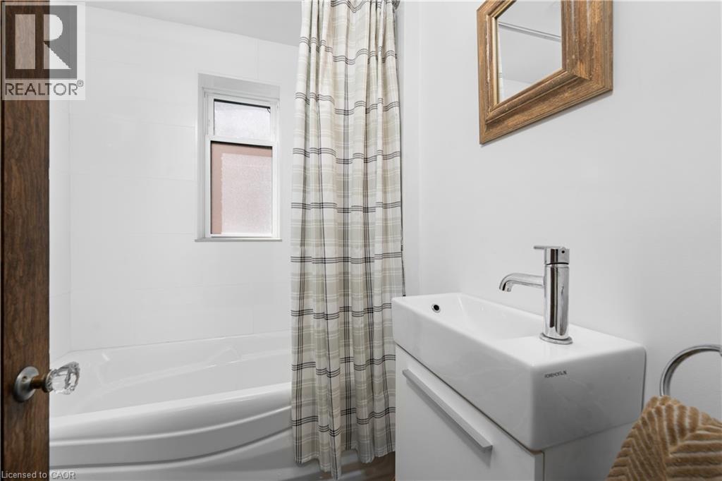 Photo 20 of 46 Newton Avenue, Hamilton ON