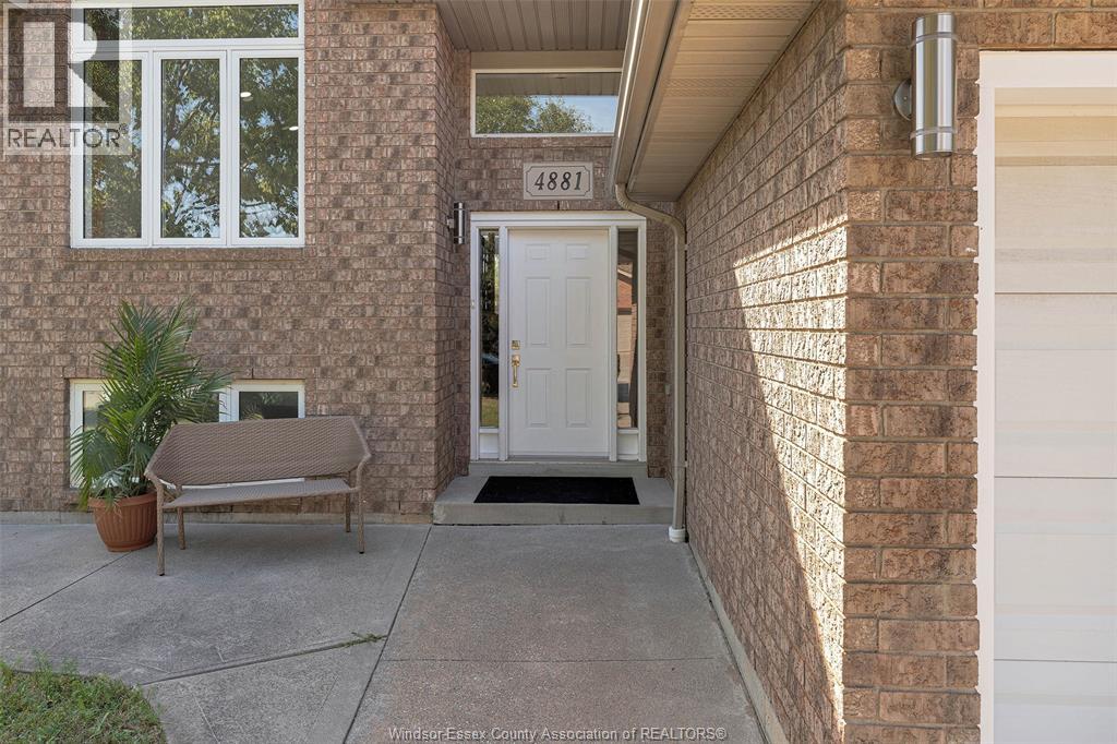 Photo 2 of 4881 Juliet Crescent, Windsor ON