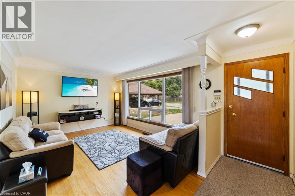 Photo 5 of 46 Bluebird Avenue, Hamilton ON