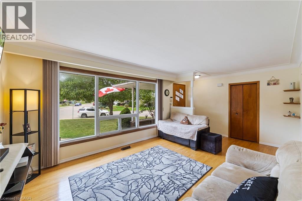 Photo 6 of 46 Bluebird Avenue, Hamilton ON