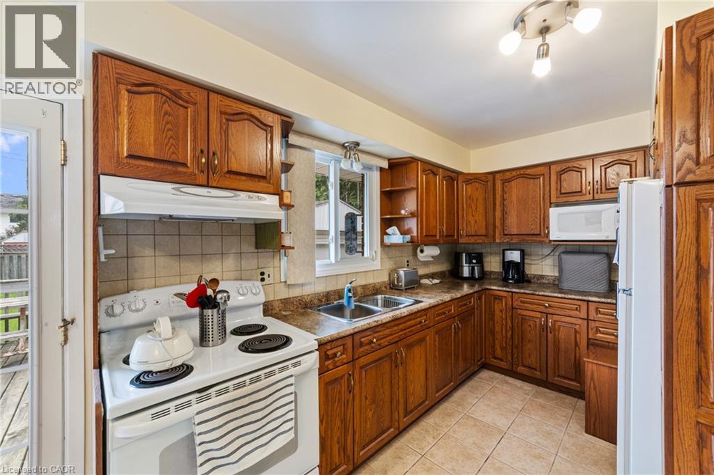 Photo 11 of 46 Bluebird Avenue, Hamilton ON