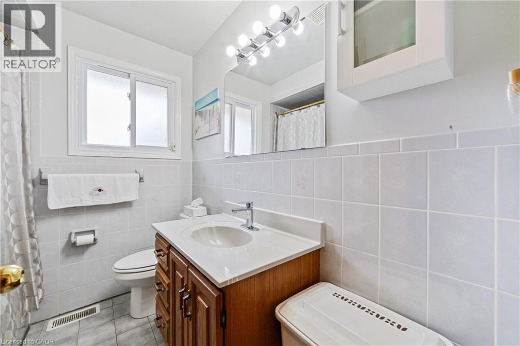 Photo 13 of 46 Bluebird Avenue, Hamilton ON