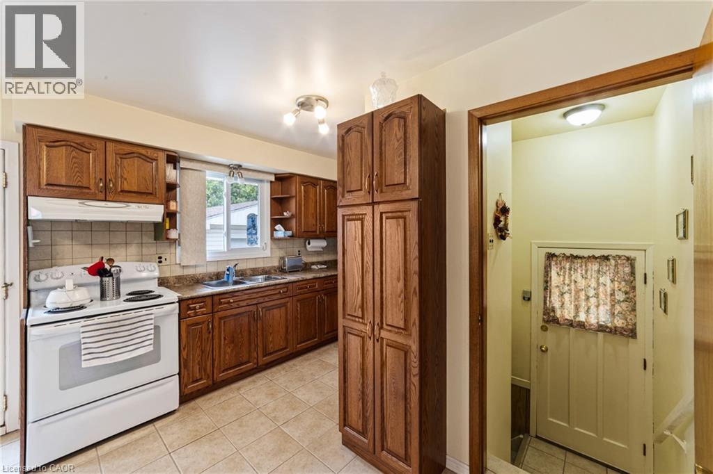 Photo 12 of 46 Bluebird Avenue, Hamilton ON