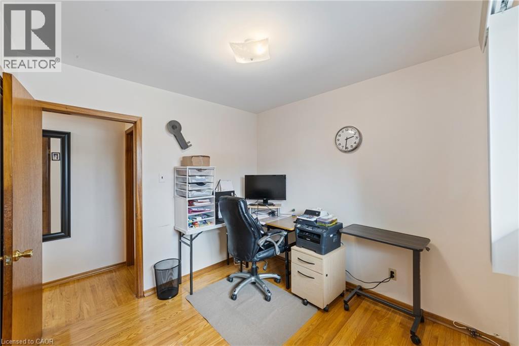 Photo 15 of 46 Bluebird Avenue, Hamilton ON