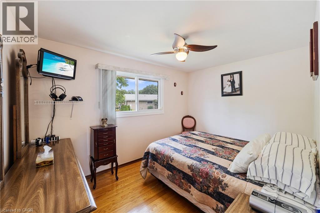 Photo 16 of 46 Bluebird Avenue, Hamilton ON