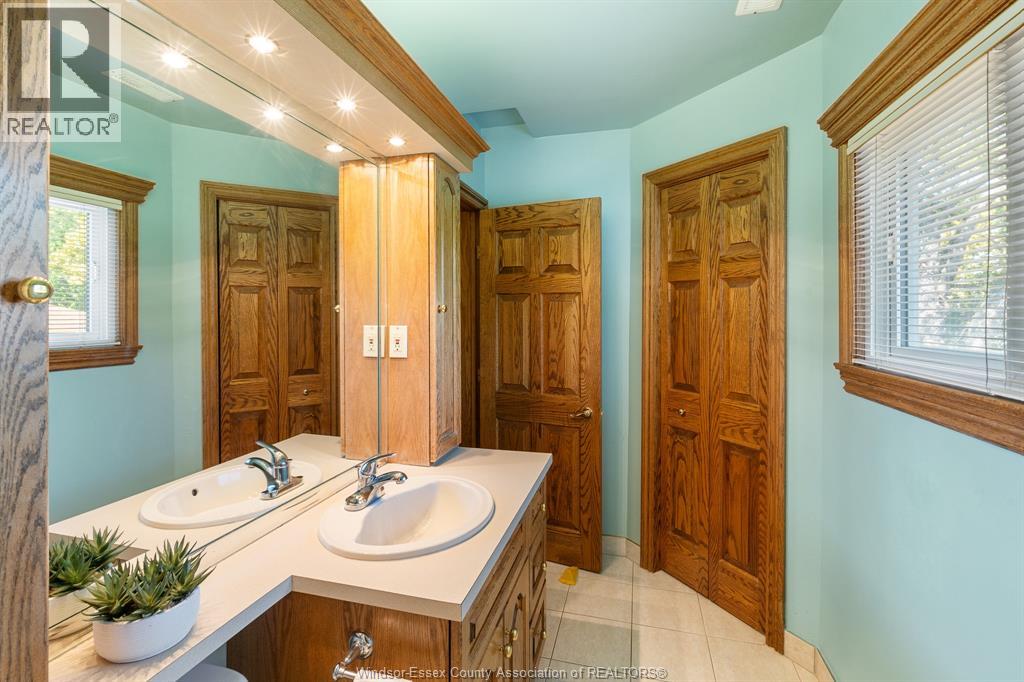 Photo 33 of 589 Front Street North, Amherstburg ON