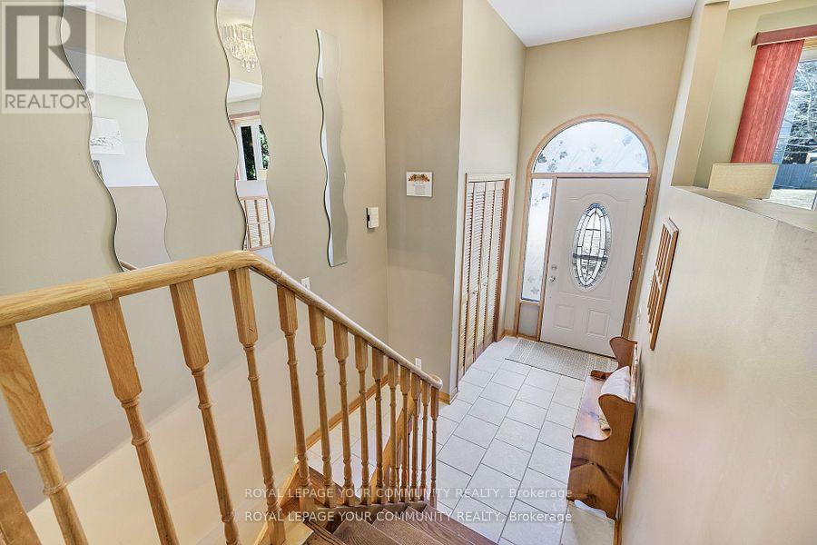 Photo 10 of 69 Wood Crescent, Bradford West Gwillimbury ON