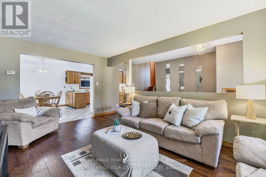 Photo 15 of 69 Wood Crescent, Bradford West Gwillimbury ON