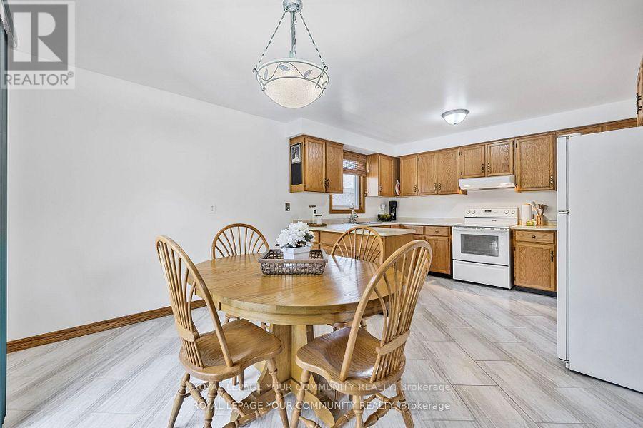 Photo 16 of 69 Wood Crescent, Bradford West Gwillimbury ON