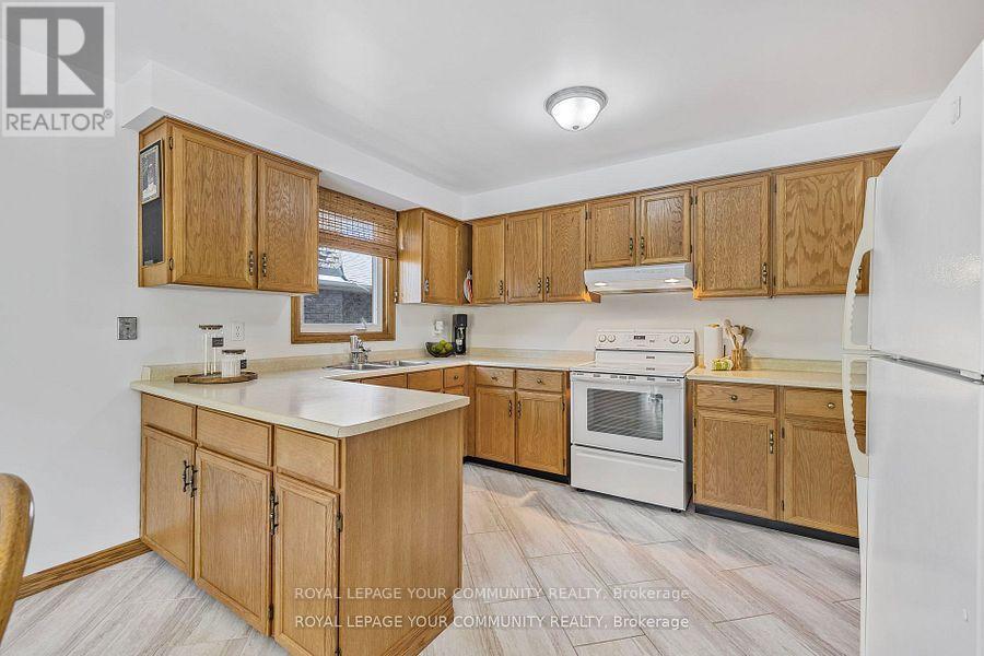 Photo 19 of 69 Wood Crescent, Bradford West Gwillimbury ON