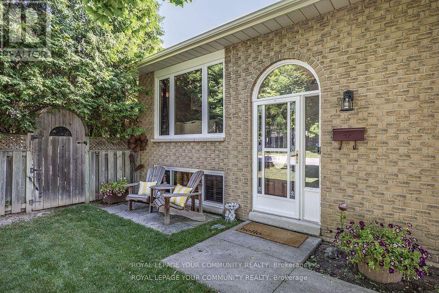 Photo 2 of 69 Wood Crescent, Bradford West Gwillimbury ON