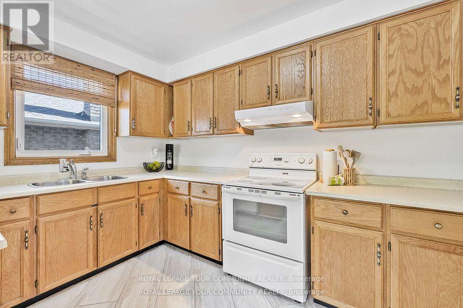 Photo 20 of 69 Wood Crescent, Bradford West Gwillimbury ON