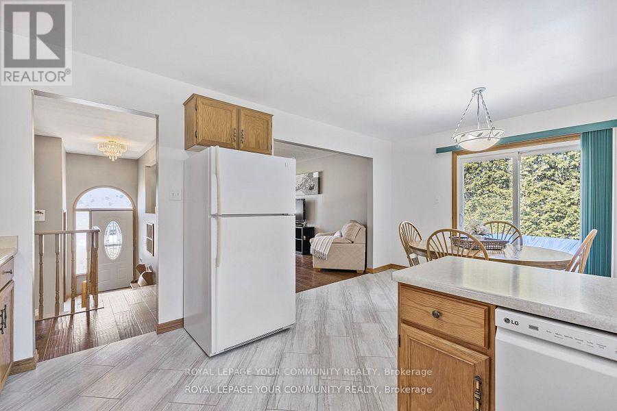 Photo 22 of 69 Wood Crescent, Bradford West Gwillimbury ON