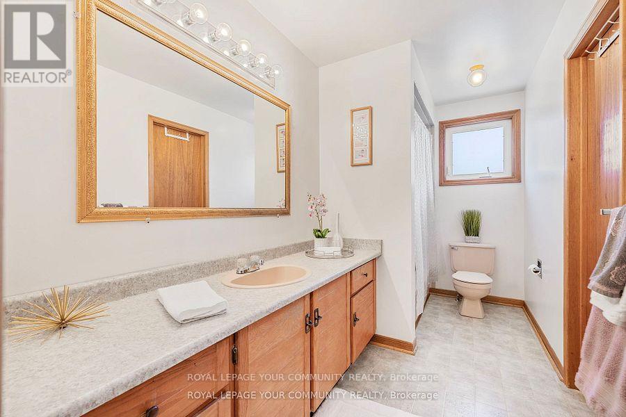 Photo 31 of 69 Wood Crescent, Bradford West Gwillimbury ON