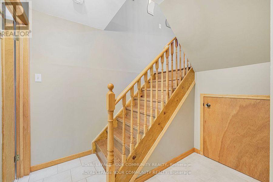 Photo 33 of 69 Wood Crescent, Bradford West Gwillimbury ON
