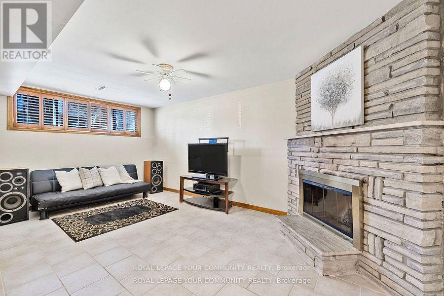 Photo 34 of 69 Wood Crescent, Bradford West Gwillimbury ON