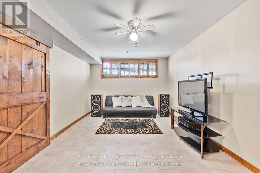 Photo 35 of 69 Wood Crescent, Bradford West Gwillimbury ON