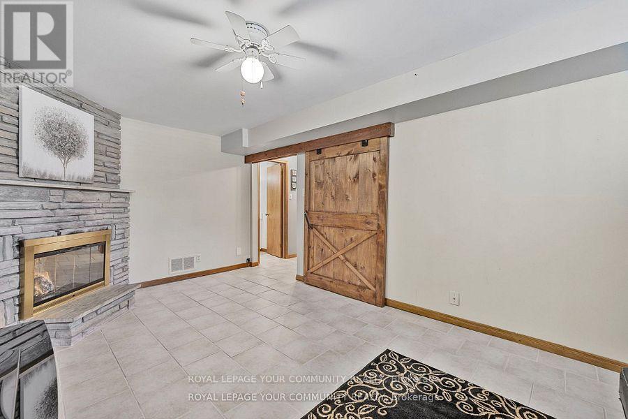 Photo 37 of 69 Wood Crescent, Bradford West Gwillimbury ON