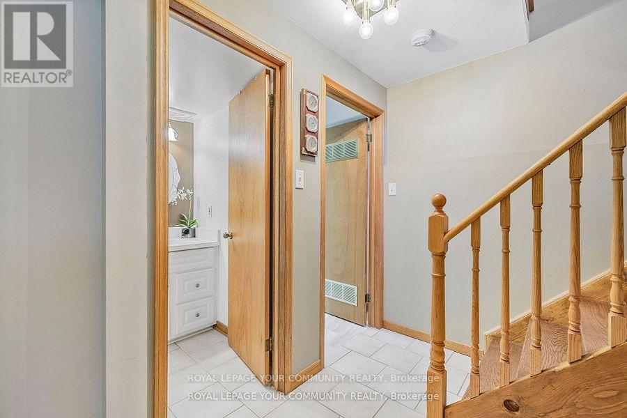 Photo 38 of 69 Wood Crescent, Bradford West Gwillimbury ON