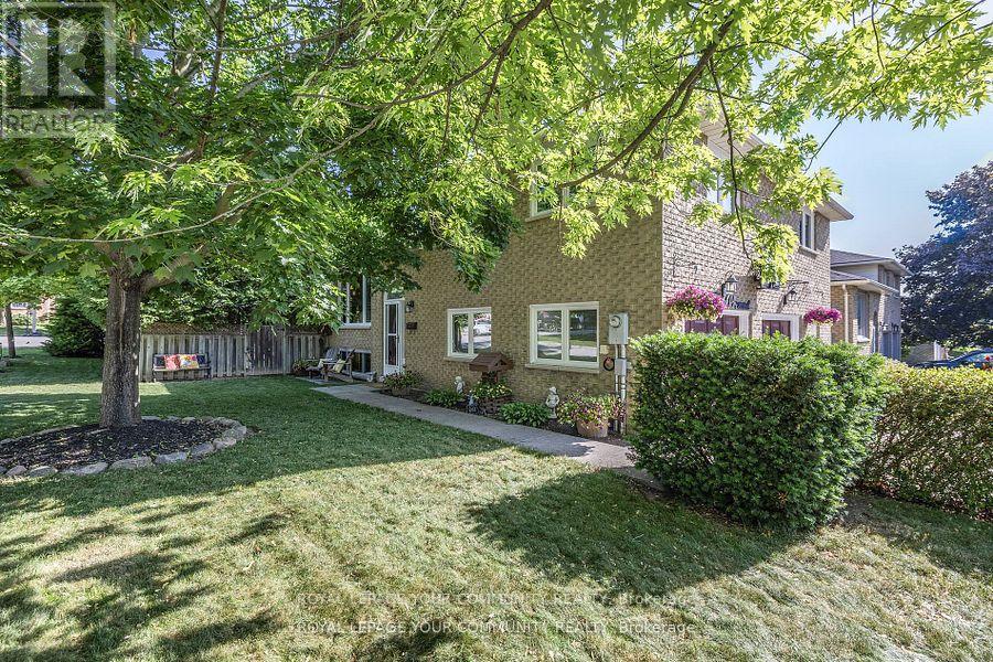 Photo 4 of 69 Wood Crescent, Bradford West Gwillimbury ON