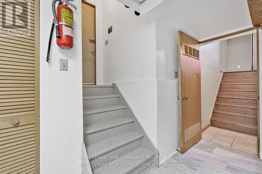 Photo 41 of 69 Wood Crescent, Bradford West Gwillimbury ON