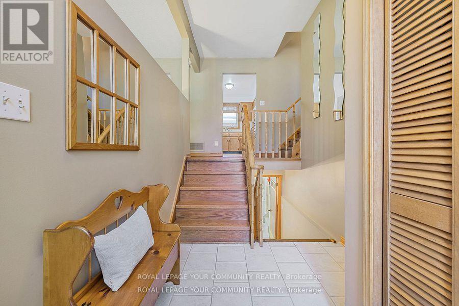 Photo 9 of 69 Wood Crescent, Bradford West Gwillimbury ON