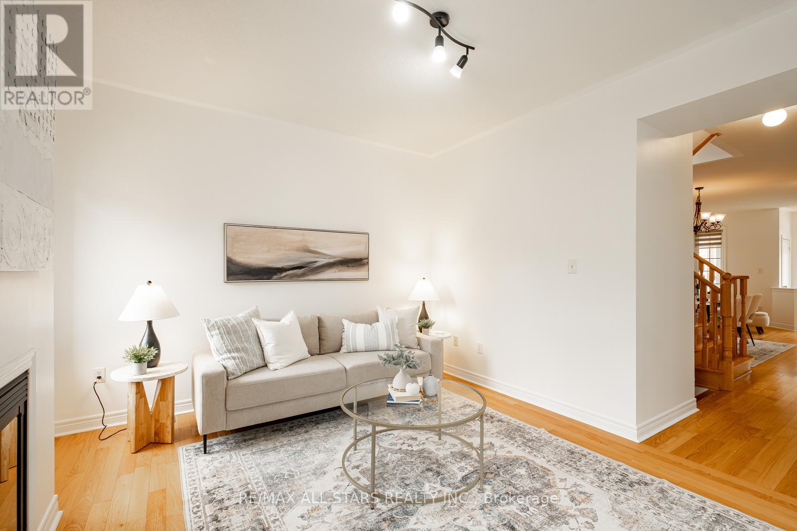 Photo 10 of 69 Mantle Avenue, Whitchurchstouffville ON