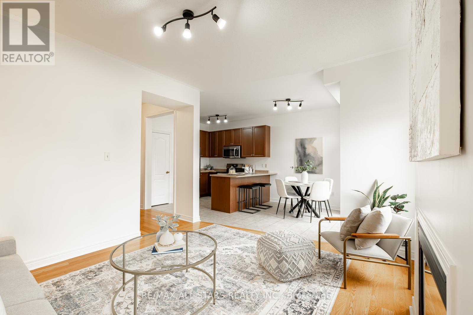 Photo 14 of 69 Mantle Avenue, Whitchurchstouffville ON